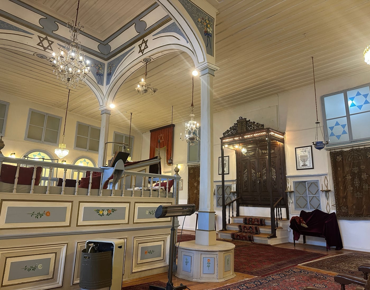 A historic synagogue interior in Türkiye